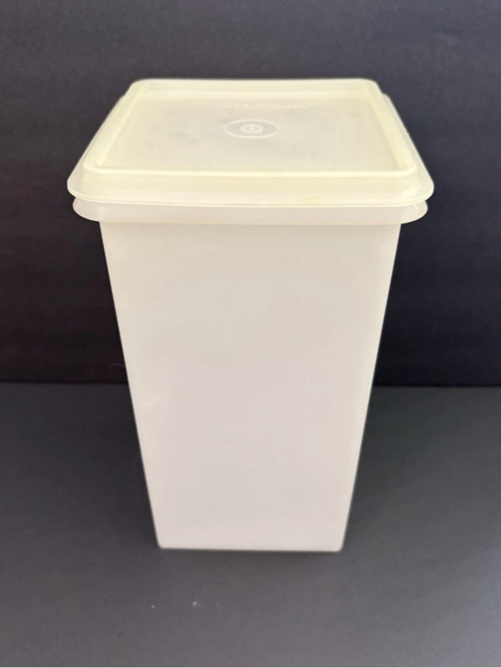 Tupperware Saltine Cracker Bread Keeper Container White 1314-5 Vintage